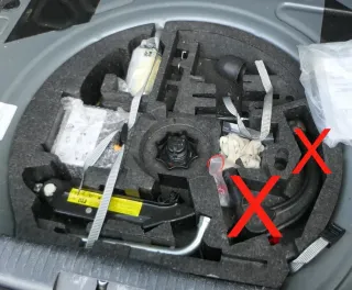 VW Golf 5 1K Bordwerkzeug Pannenset MIT Wagenheber für KeinNotrad Styropor - Bild 1
