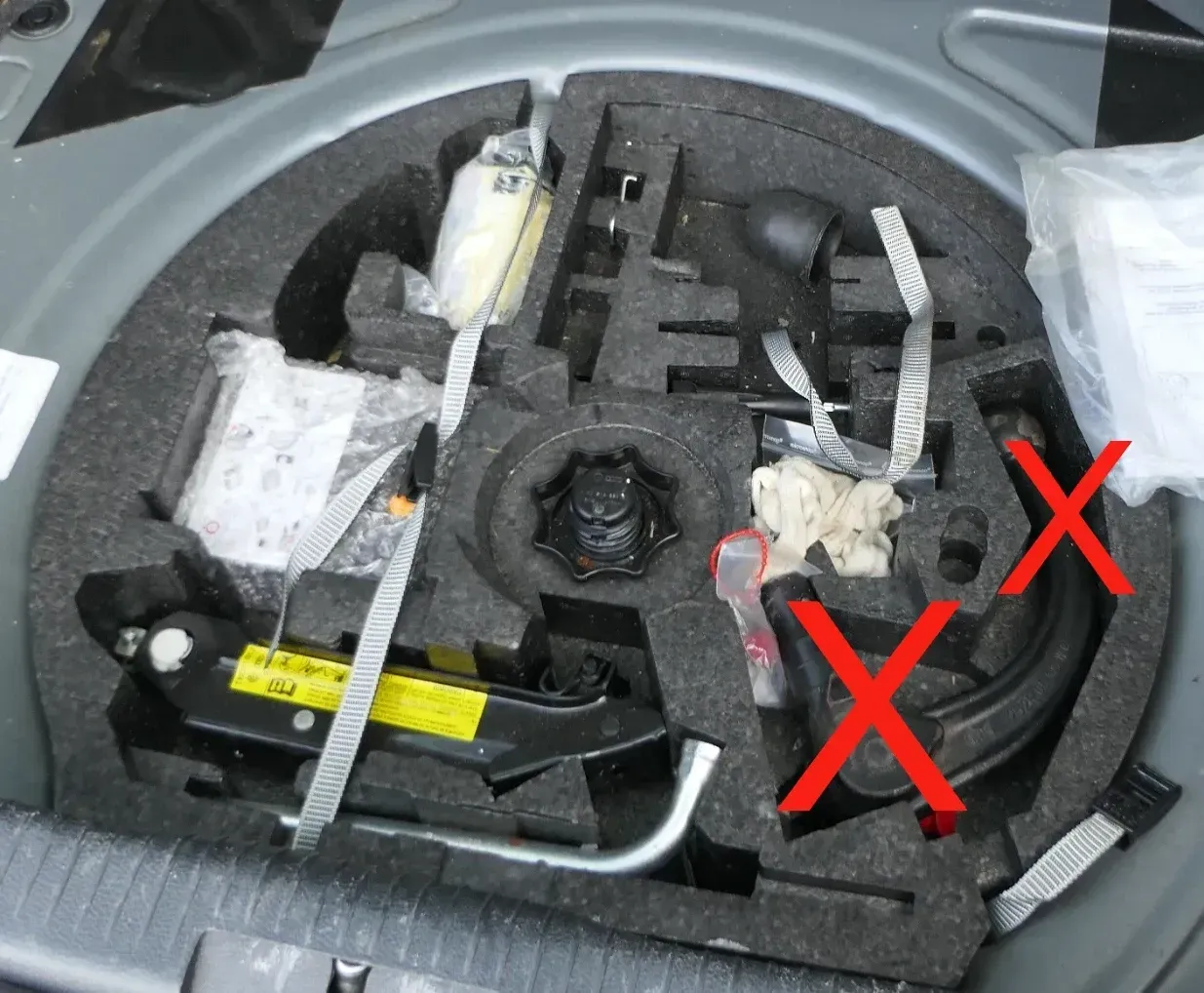 VW Golf 5 1K Bordwerkzeug Pannenset MIT Wagenheber für KeinNotrad Styropor - Bild 1