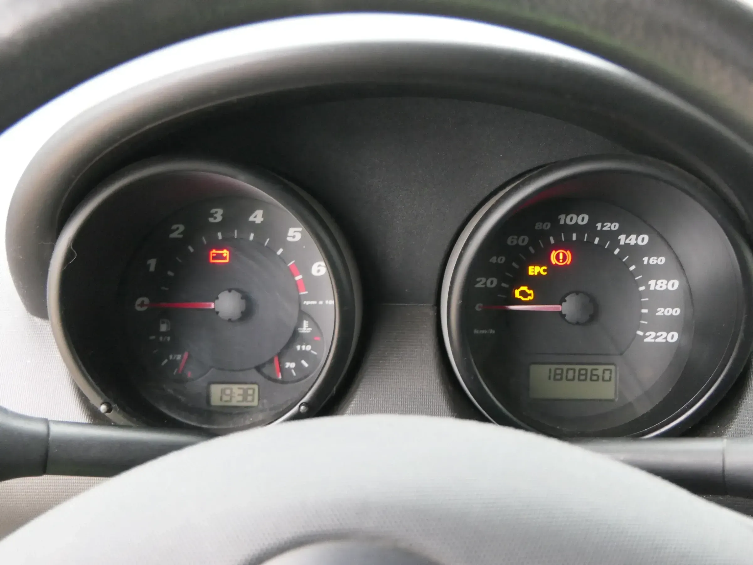 Arosa Tacho Tachometer Kombiinstrument 180000km 6H0920800A Benziner 1.4 60PS AUD - Bild 1