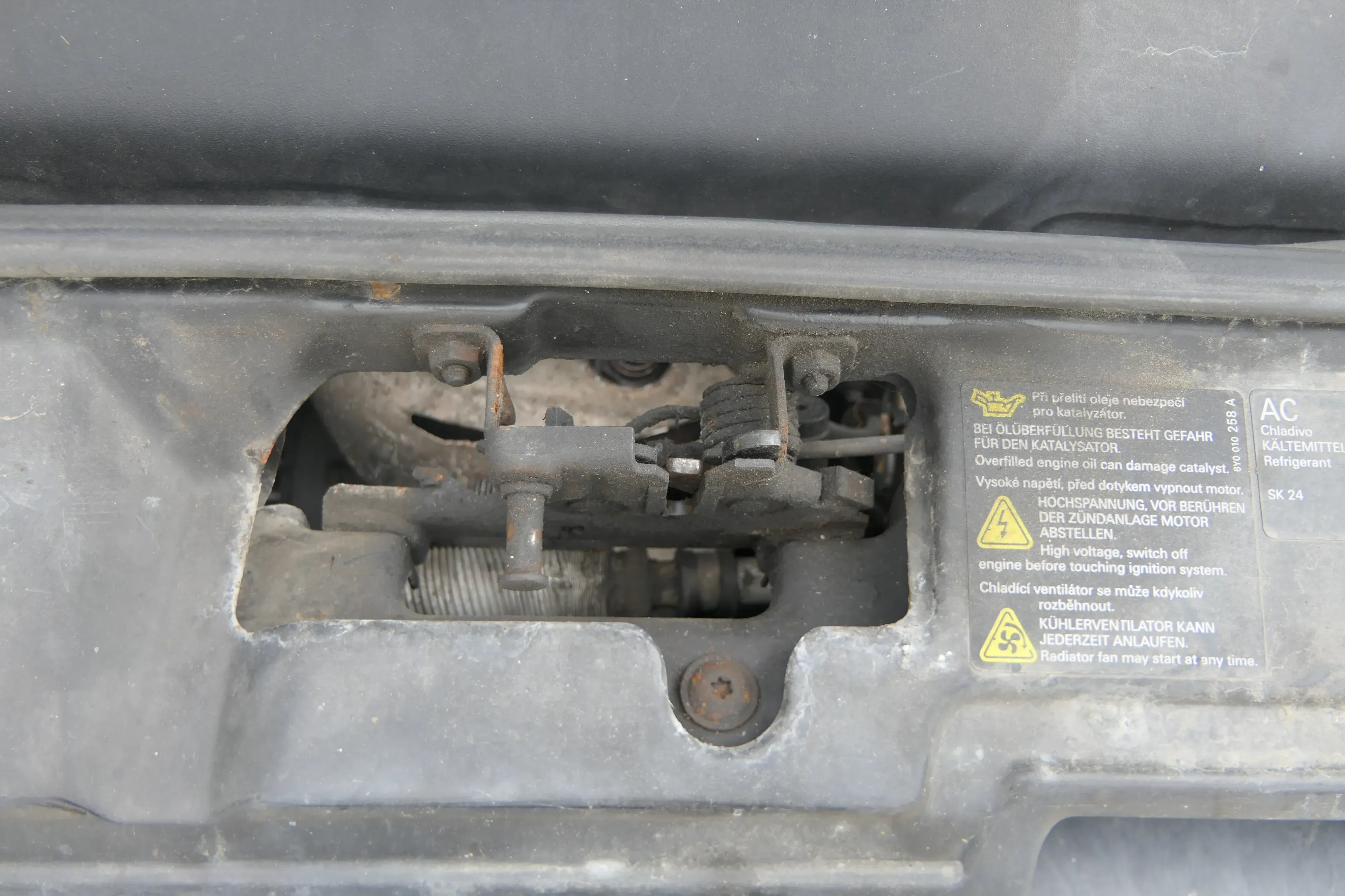 Fabia 6Y Motorhaube Motorhaubenschloß Schloß Klappenschloß vorn 6Y0823509F - Bild 1