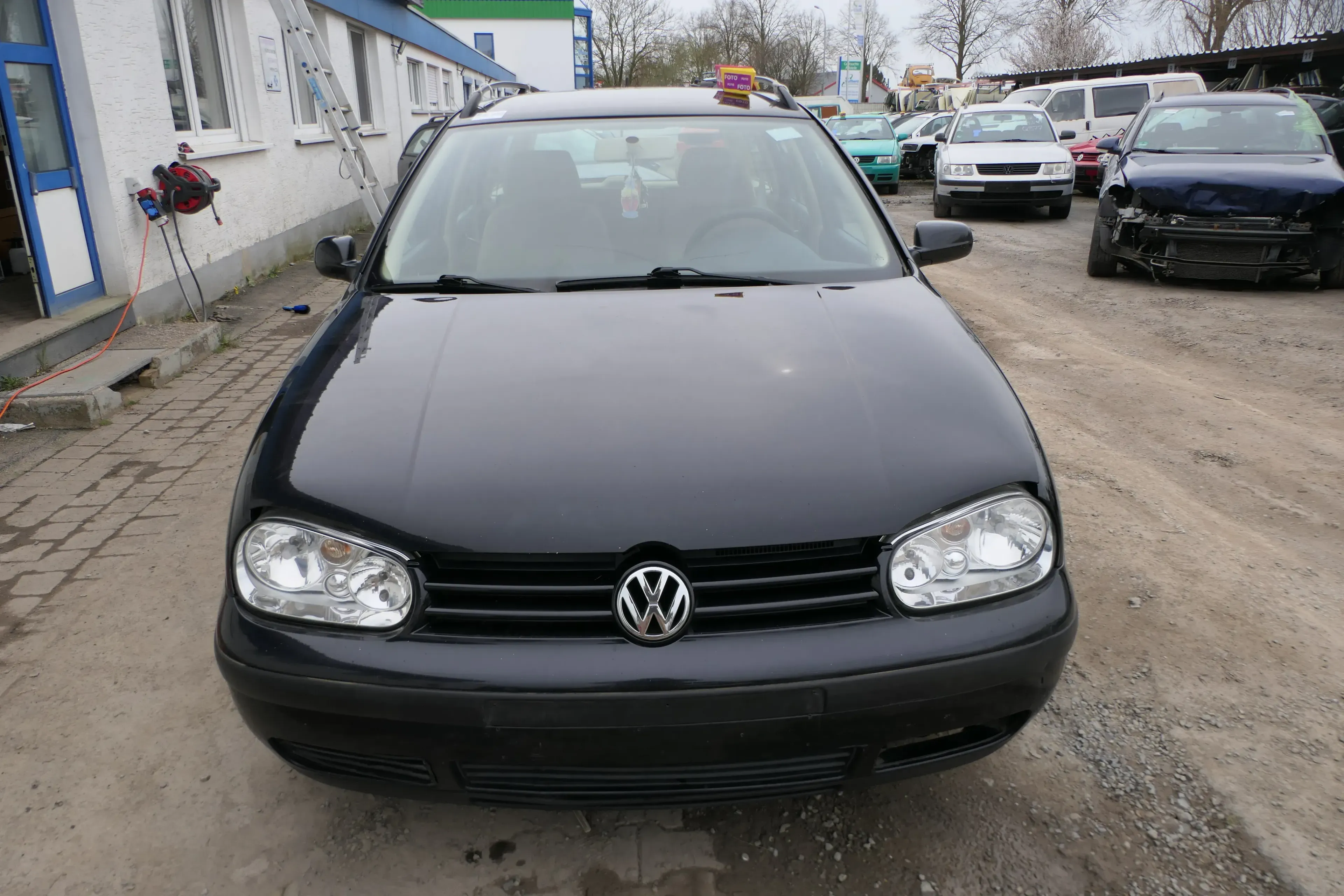 VW Golf 4 1J Stoßstange vorne Stoßfänger vorn schwarz LC9Z Frontstoßstange - Bild 1