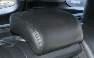VW Passat 3C Kopfstütze Sitz hinten in Mitte mittig Leder schwarz - Bild 1