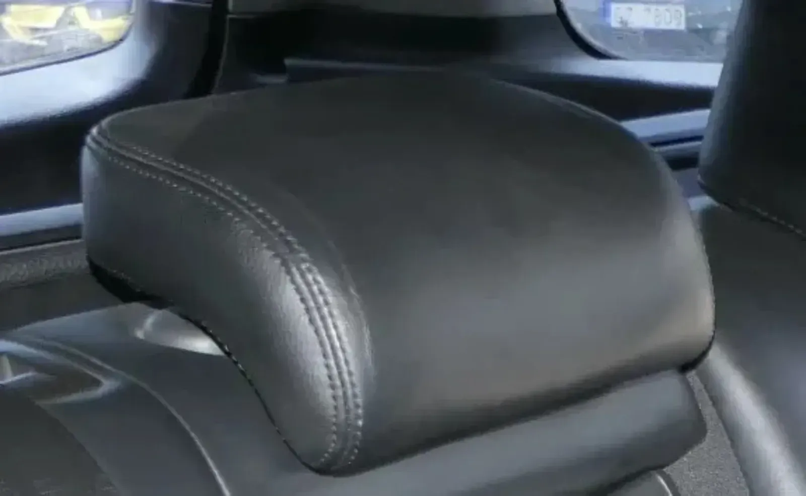 VW Passat 3C Kopfstütze Sitz hinten in Mitte mittig Leder schwarz - Bild 1