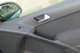 VW Tiguan 5N 1x Türverkleidung Verkleidung Tür vorne rechts schwarz - Bild 4