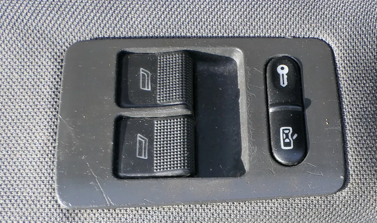 VW Polo 6N2 elektrischer Fensterheber Schalter Schaltereinheit links schwarz - Bild 1