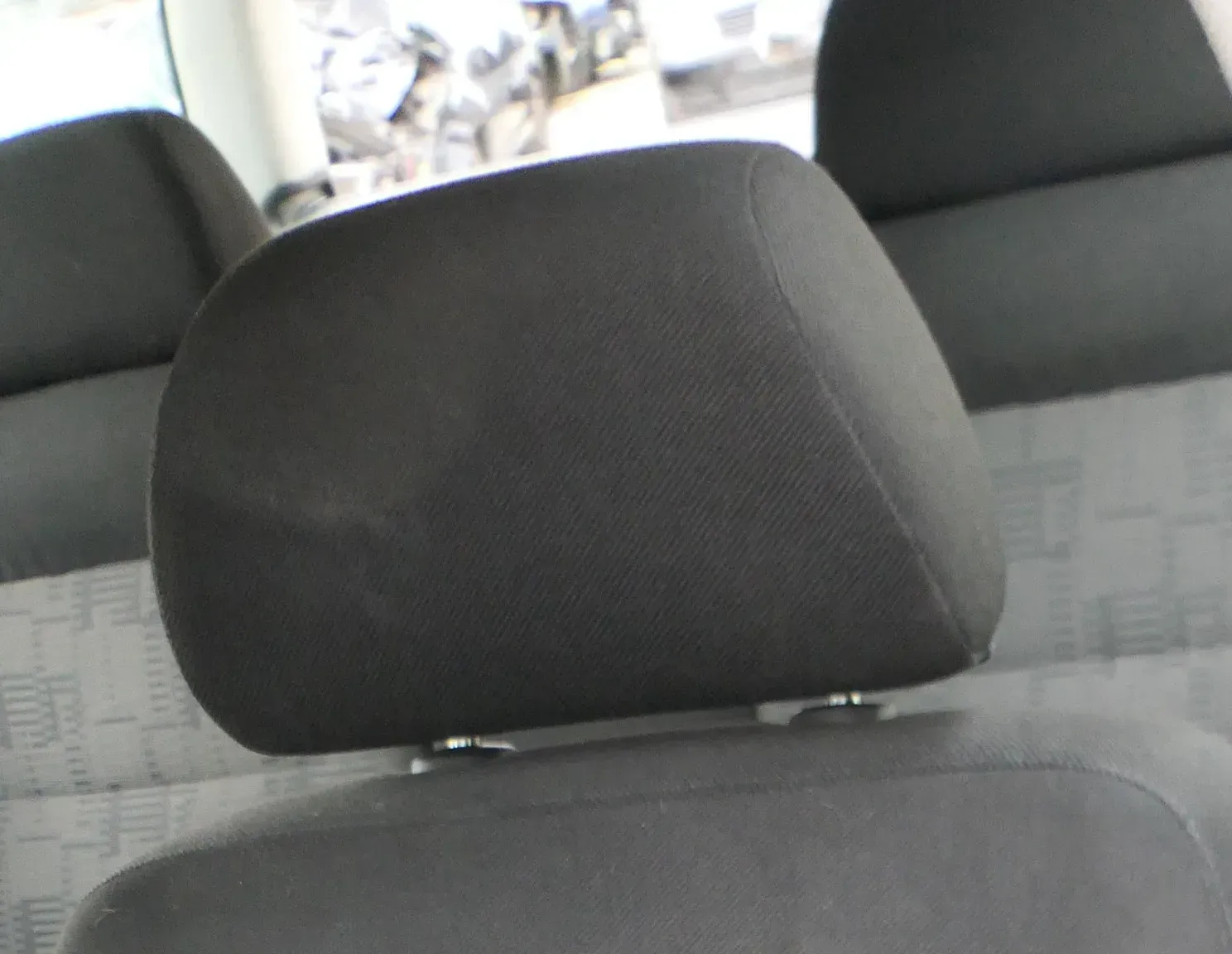 n VW Passat 3B 3BG Kopfstütze Sitz Sitze vorne rechts oder links schwarz - Bild 1