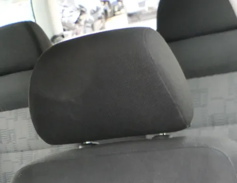 n VW Passat 3B 3BG Kopfstütze Sitz Sitze vorne rechts oder links schwarz