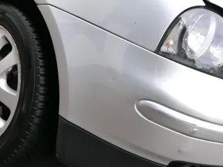 Seat Arosa 6H Stoßstange Frontstoßstange vorne grau silber LS7N Facelift + Grill - Bild 4