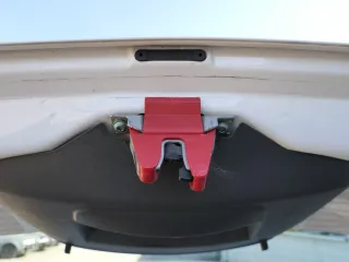 VW Fox Heckschloß Schloß unten an der Heckklappe 5Z6827505 - Bild 2