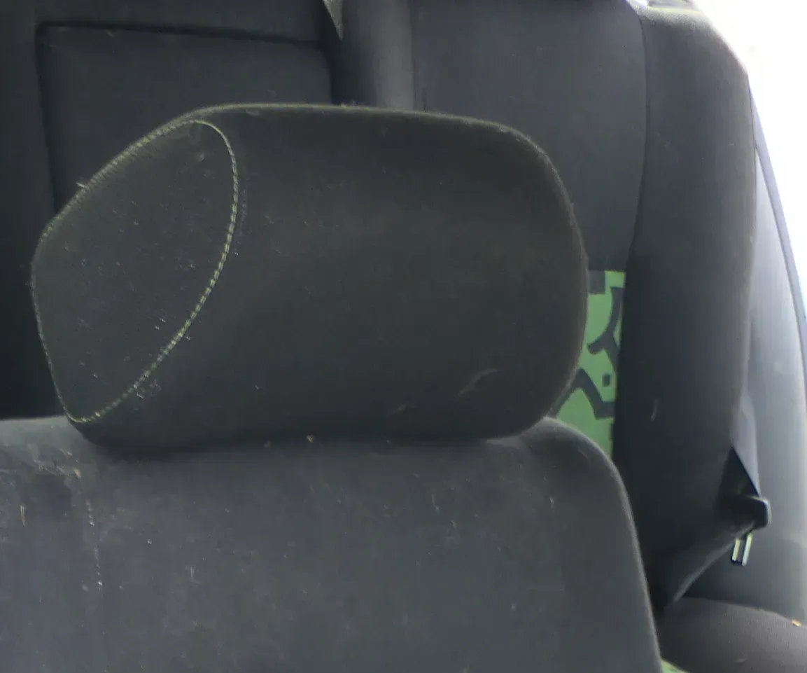 Golf 4 Bora Kopfstütze vorne oder hinten schwarz (grüne Nähte) - Bild 1