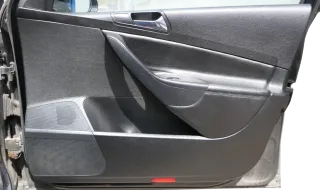 VW Passat 3C Variant Türverkleidung Verkleidung Tür vorne rechts schwarz Leder - Bild 3
