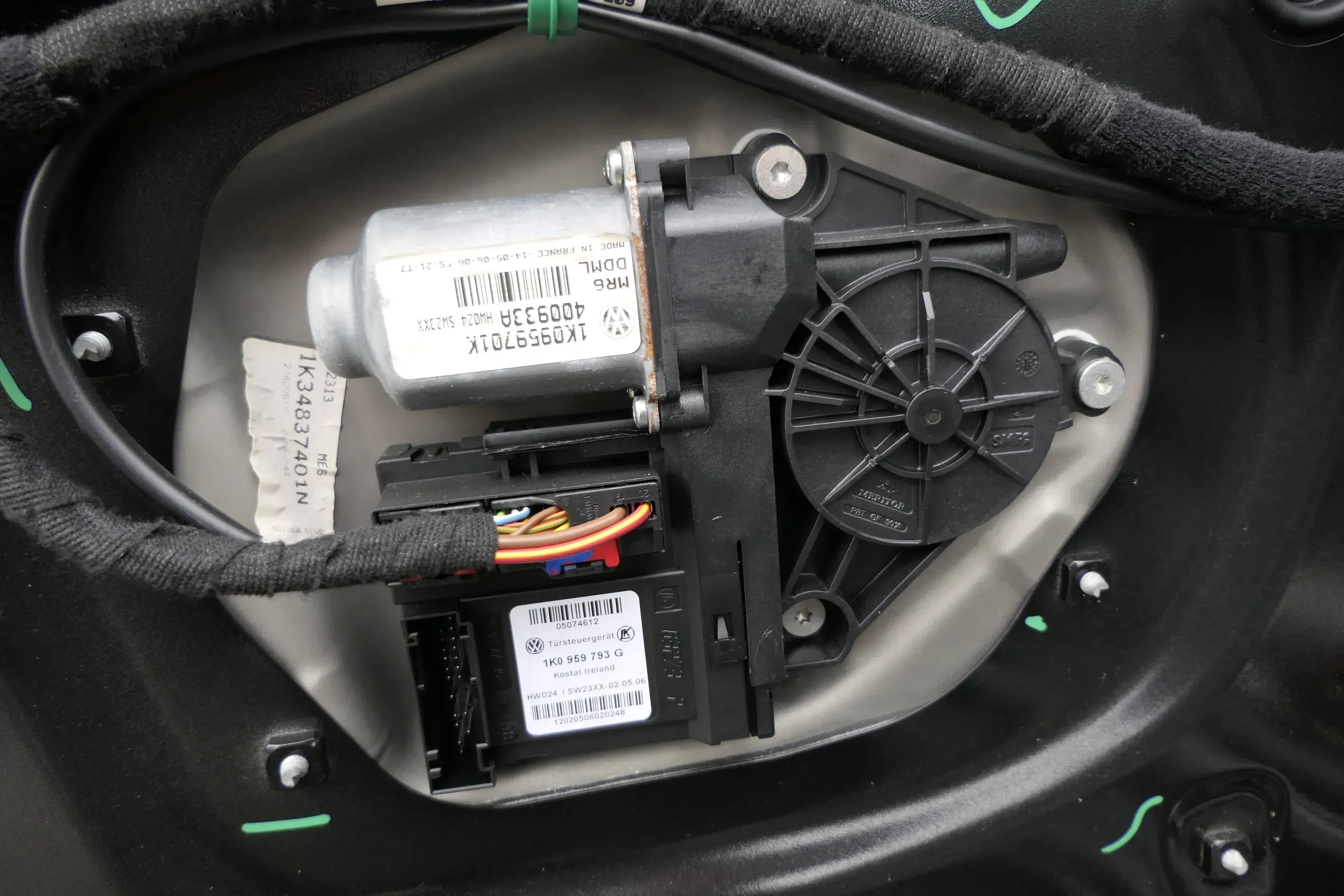 VW Golf 5 elektrischer Fensterheber Motor vorne links 1K0959701K 1K0959793G - Bild 1