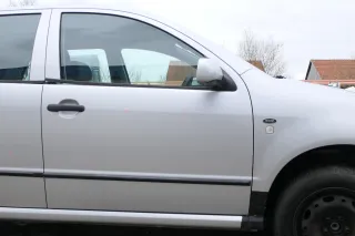 Skoda Fabia 6Y Kombi Limousine Tür vorne rechts Beifahrertür grau silber LF7T - Bild 1