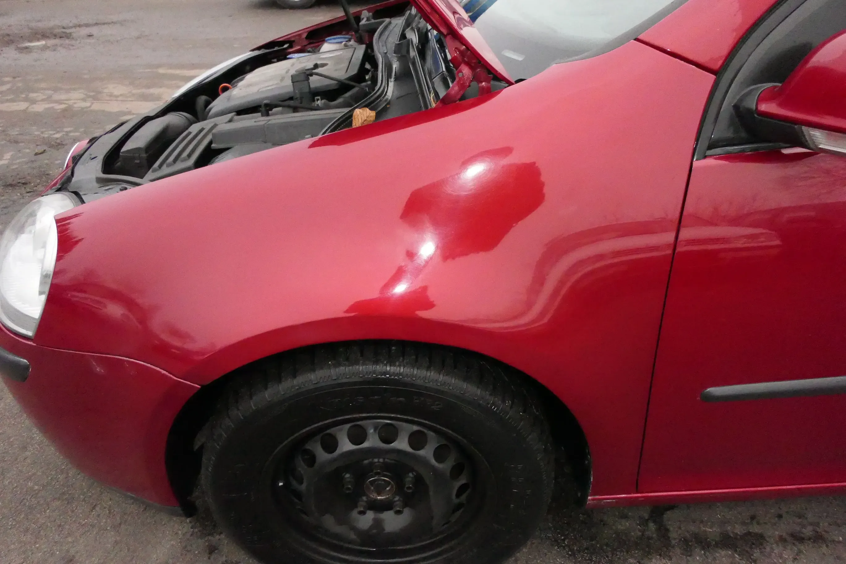 VW Golf 5 V 1K Kotflügel vorne links wein-rot braun LA3W gebördelt - Bild 1