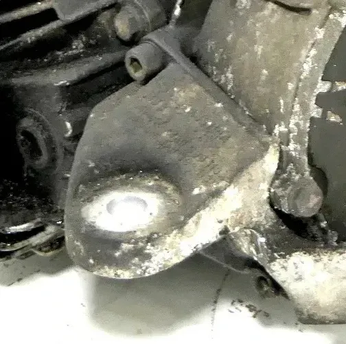 Audi 80 Getriebehalter Halter 8A0399113A Stütze Getriebe Automatik links ABC - Bild 1