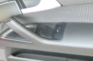 Audi A3 8P Türverkleidung Verkleidung Tür vorne rechts schwarz 2/3-Türer Griff - Bild 2