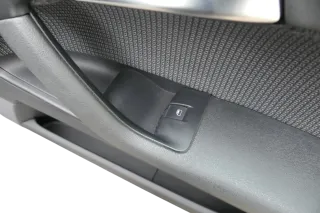 Audi A3 8P Türverkleidung Verkleidung Tür vorne rechts schwarz 2/3-Türer Griff - Bild 2