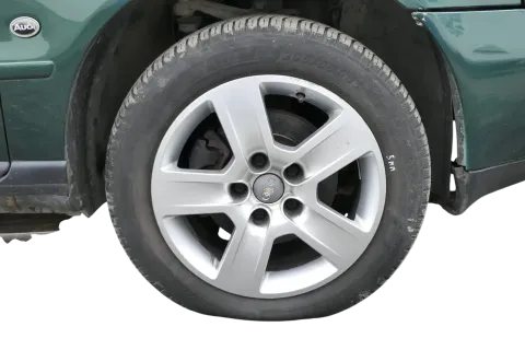 Aud A4 B5 A6 4B Alufelgen 205/55 R16 Sommerreifen Reifen Felgen 8E0601025B 5-6mm