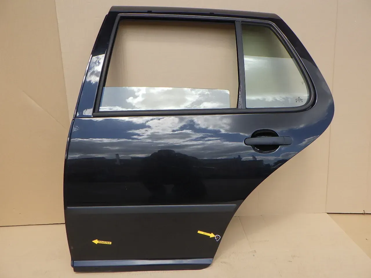 VW Golf 4 Limousine Limo Tür hinten links schwarz L041 uni (KEINkombi) - Bild 1