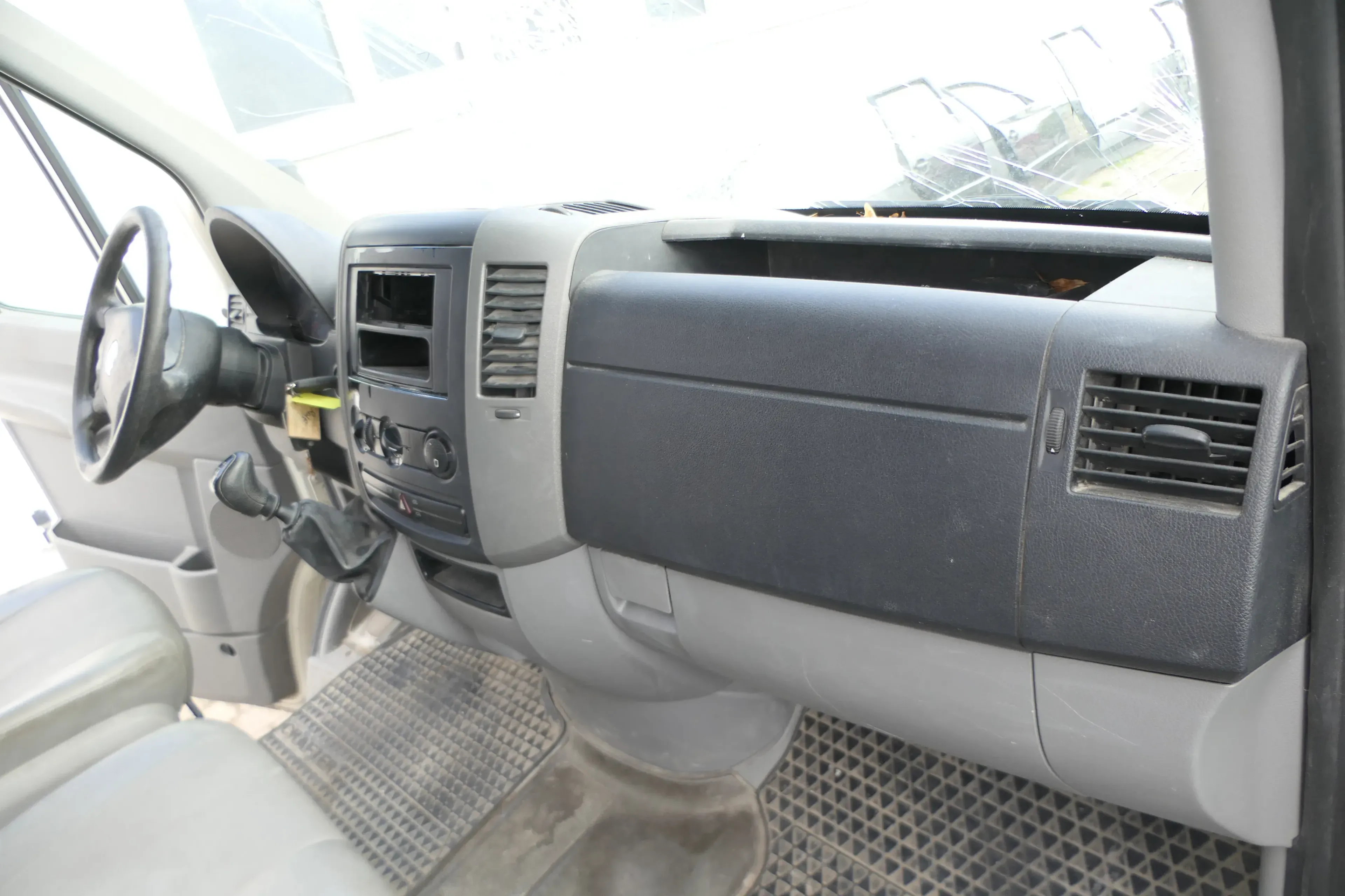 VW Crafter 2E 2F Armaturenbrett Cockpit Amaturbrett Schalttafel - ohneAnbauteile - Bild 1