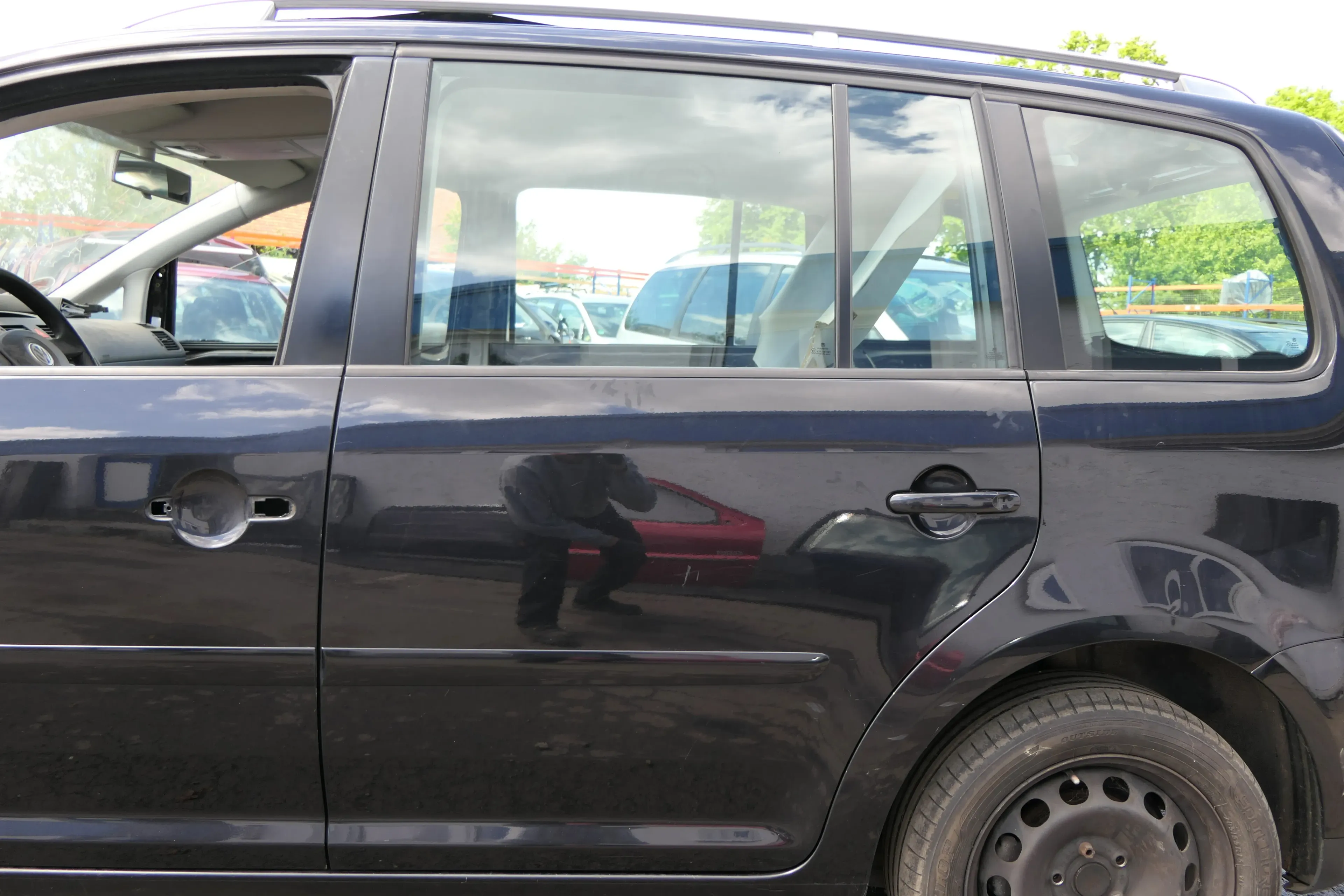 VW Touran 1T 1T3 Tür hinten links schwarz LC9Z metallic - Bild 1