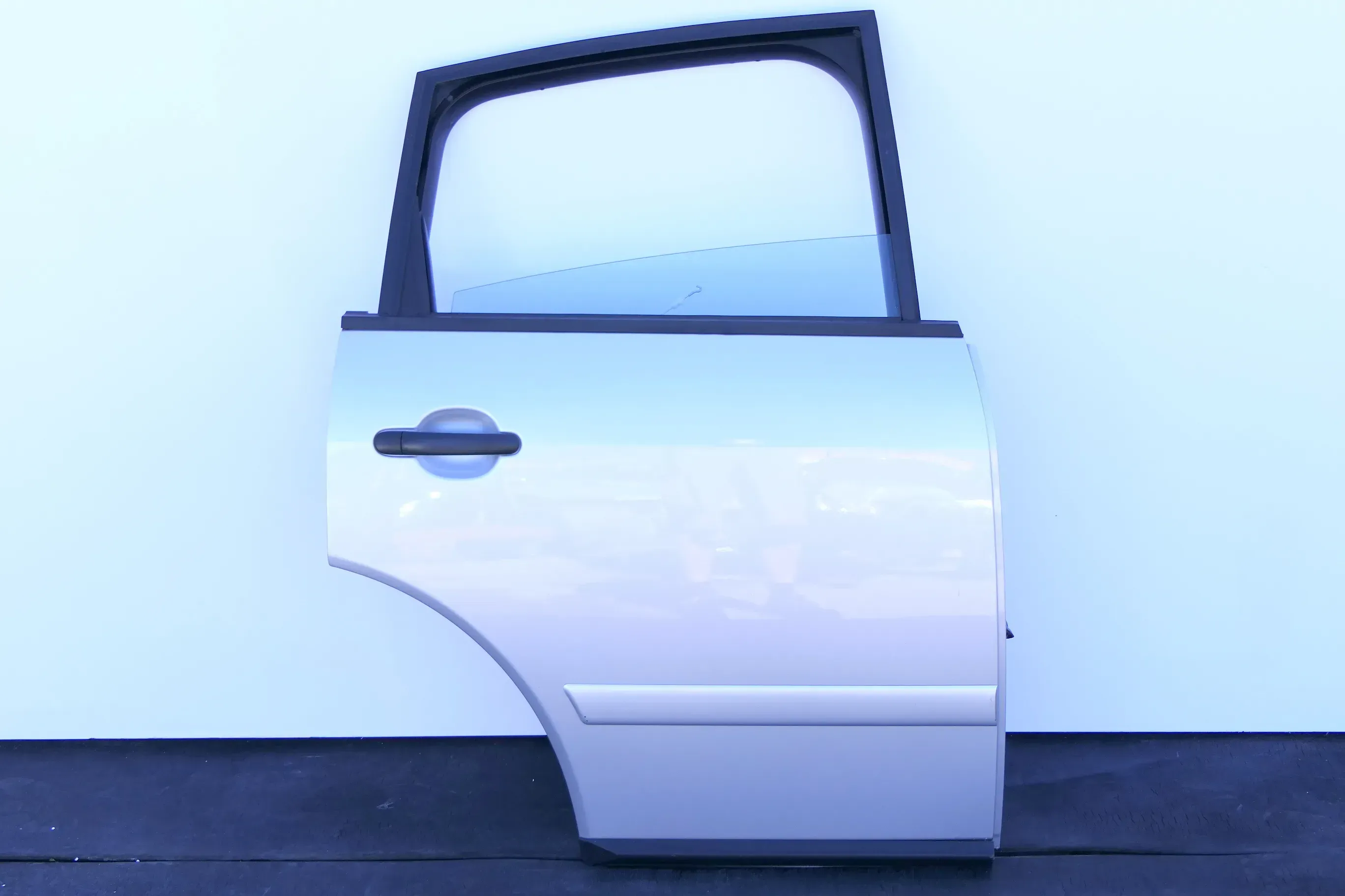 Audi A2 8Z Tür hinten rechts silber LY7W -mit Rahmen, Scheibe - Bild 1