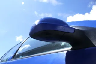 VW Golf 4 Bora manueller Spiegel vorne rechts Außenspiegel blau LW5Z Glas - Bild 4
