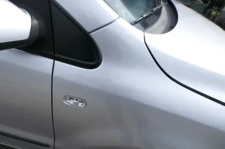 VW Fox 5Z Kotflügel vorne rechts silber LA7W - Bild 4
