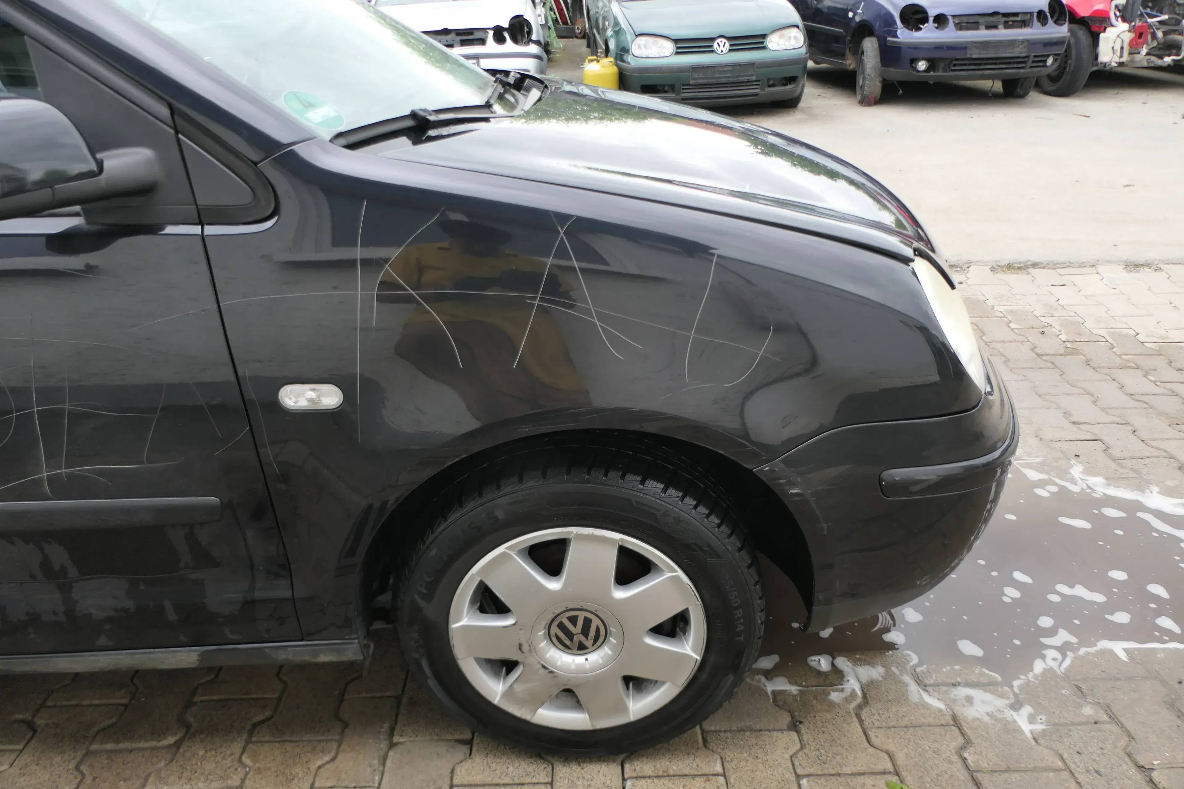 VW Polo 9N Kotflügel vorne rechts schwarz LC9Z - Bild 1