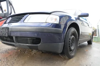 VW Passat 3B Stoßstange vorne Frontstoßstange Stoßfänger blau LN5Y - Bild 2