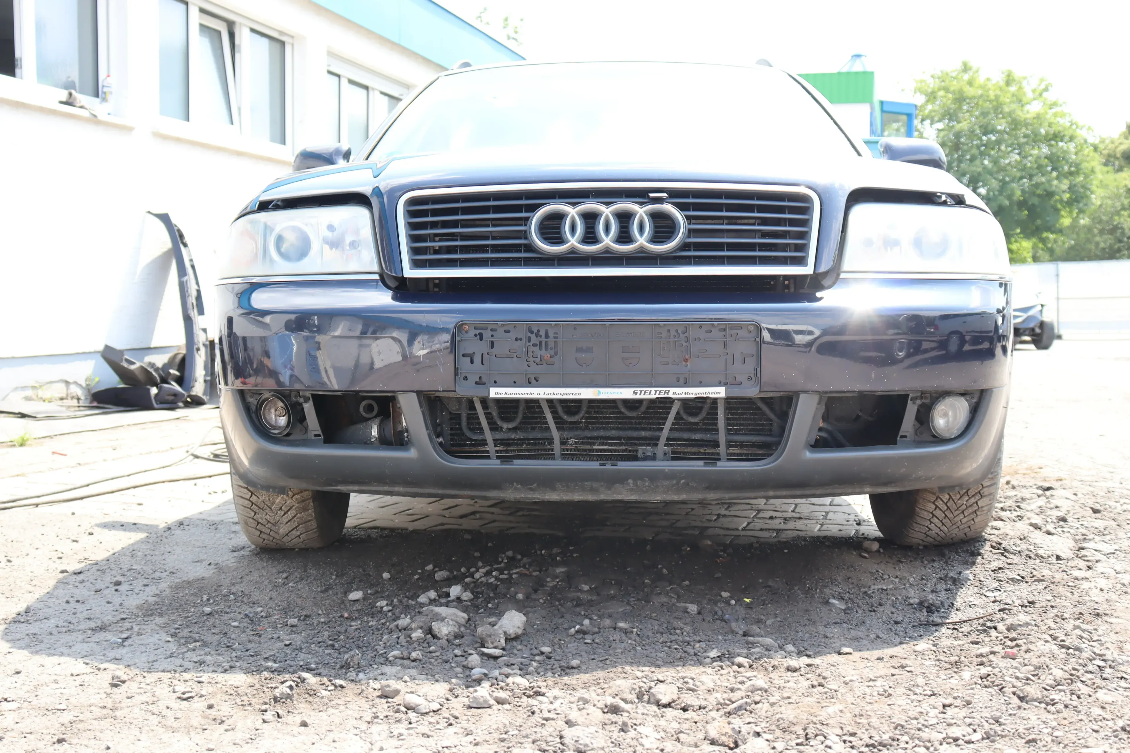 Audi A6 4B Frontstoßstange Stoßstange vorne Stoßfänger blau LY5K Facelift - Bild 1