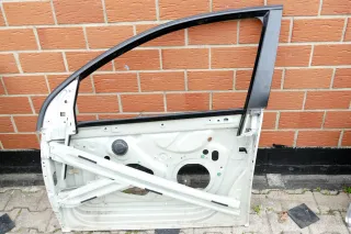 VW Golf 5 V 1K Rahmen Türrahmen vorne links Fahrertür 4/5-Türer silber LA7W - Bild 1