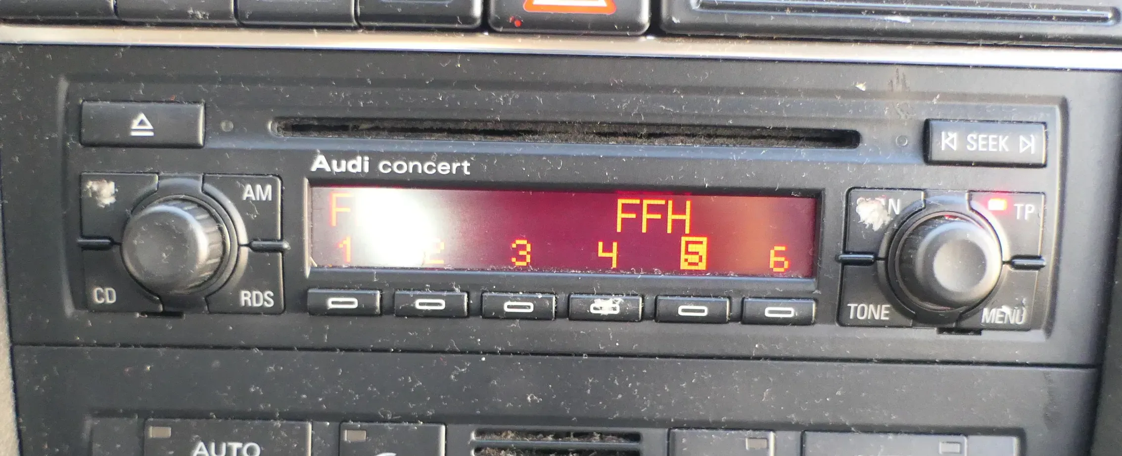 Audi A4 8E B6 Radio CD Player Original concert 8E0057186 + Code - Bild 1