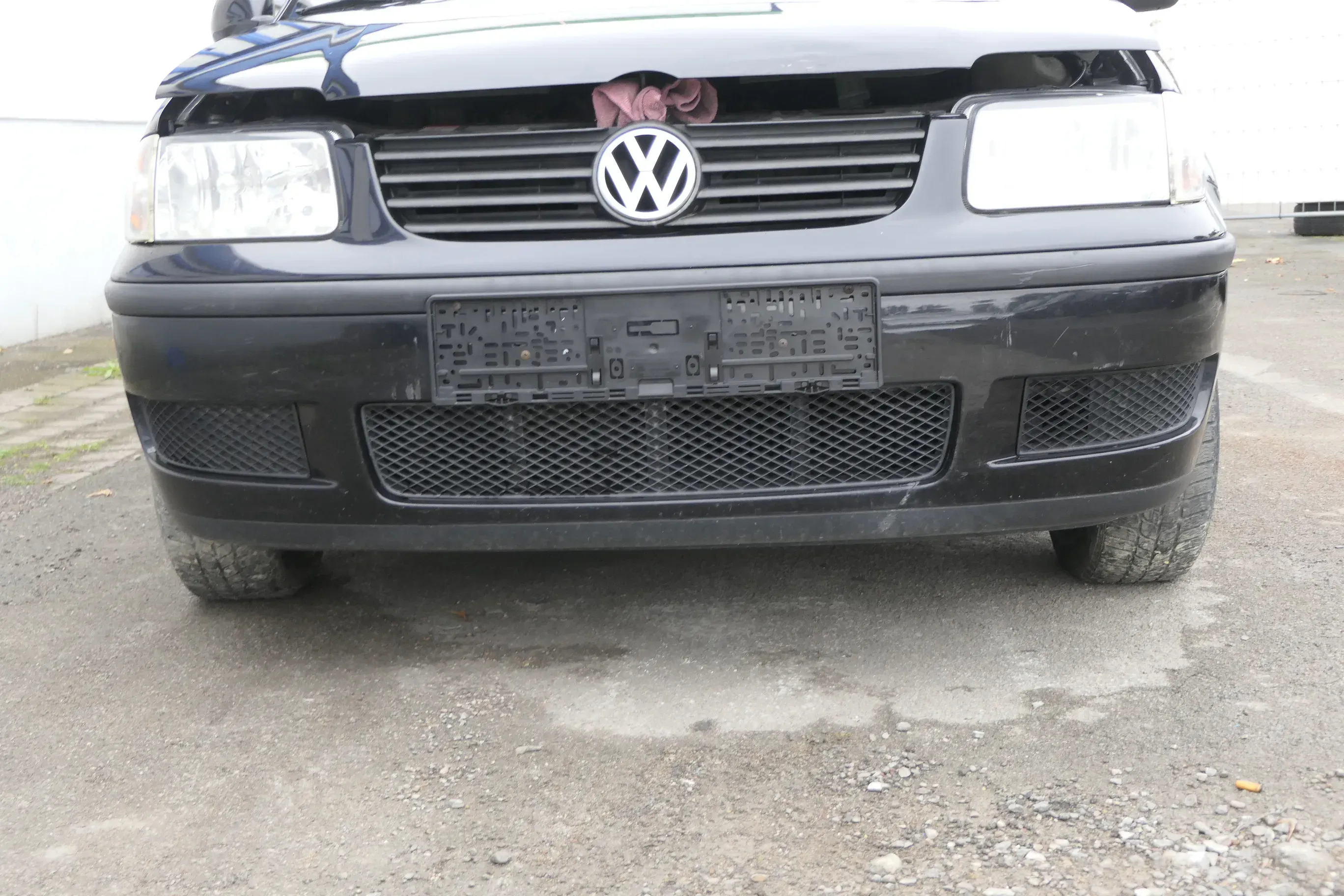 VW Polo 6N2 Stoßstange vorne Frontstoßstange Stoßfänger schwarz LC9Z +Grill d - Bild 1