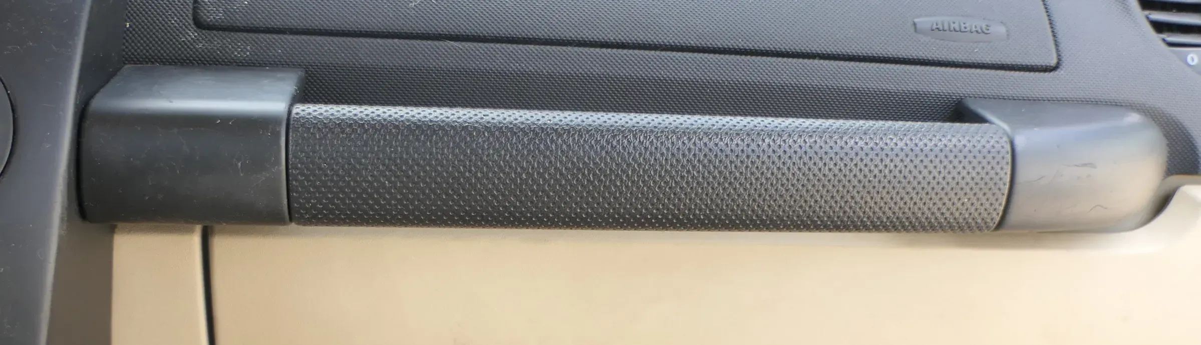 VW New Beetle 9C Haltegriff Griff Handgriff vorne übern Handschuhfach - Bild 1