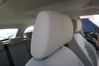 Skoda Octavia 1Z Sitz vorne links oder rechts Kopfstütze Kopfstützen grau achat - Bild 1