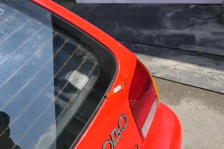 VW Polo 6N Heckklappe Klappe hinten Kofferraumklappe mit Scheibe rot LP3G - Bild 3