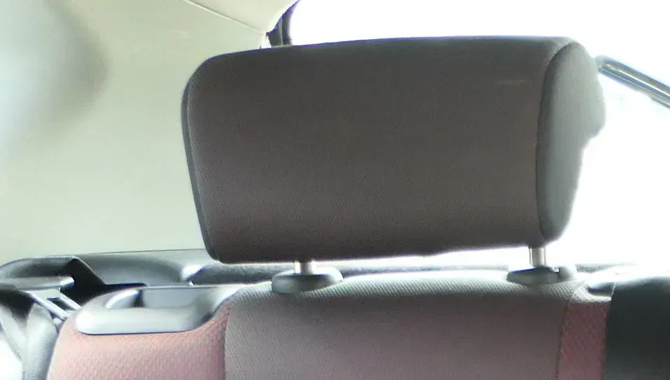 1x Seat Leon 1P Sitz hinten links / rechts Kopfstütze Kopfstützen rot /schwarz - Bild 1