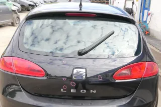Seat Leon 1P Heckklappe Klappe hinten Kofferraumklappe schwarz LC9Z + Scheibe - Bild 1