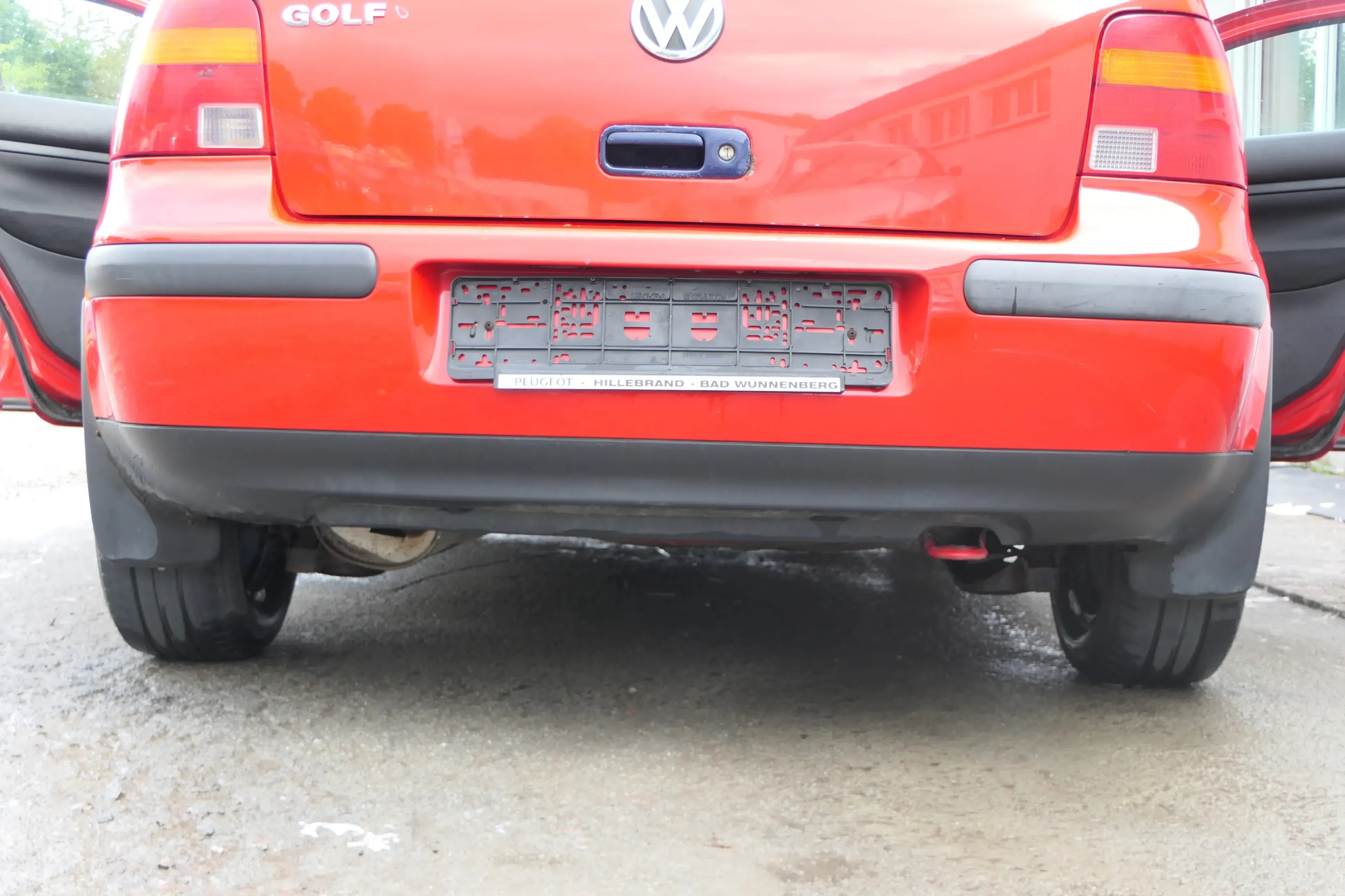 VW Golf 4 Limousine Stoßstange hinten Heckstoßstange Stoßfänger rot LP3G - Bild 1