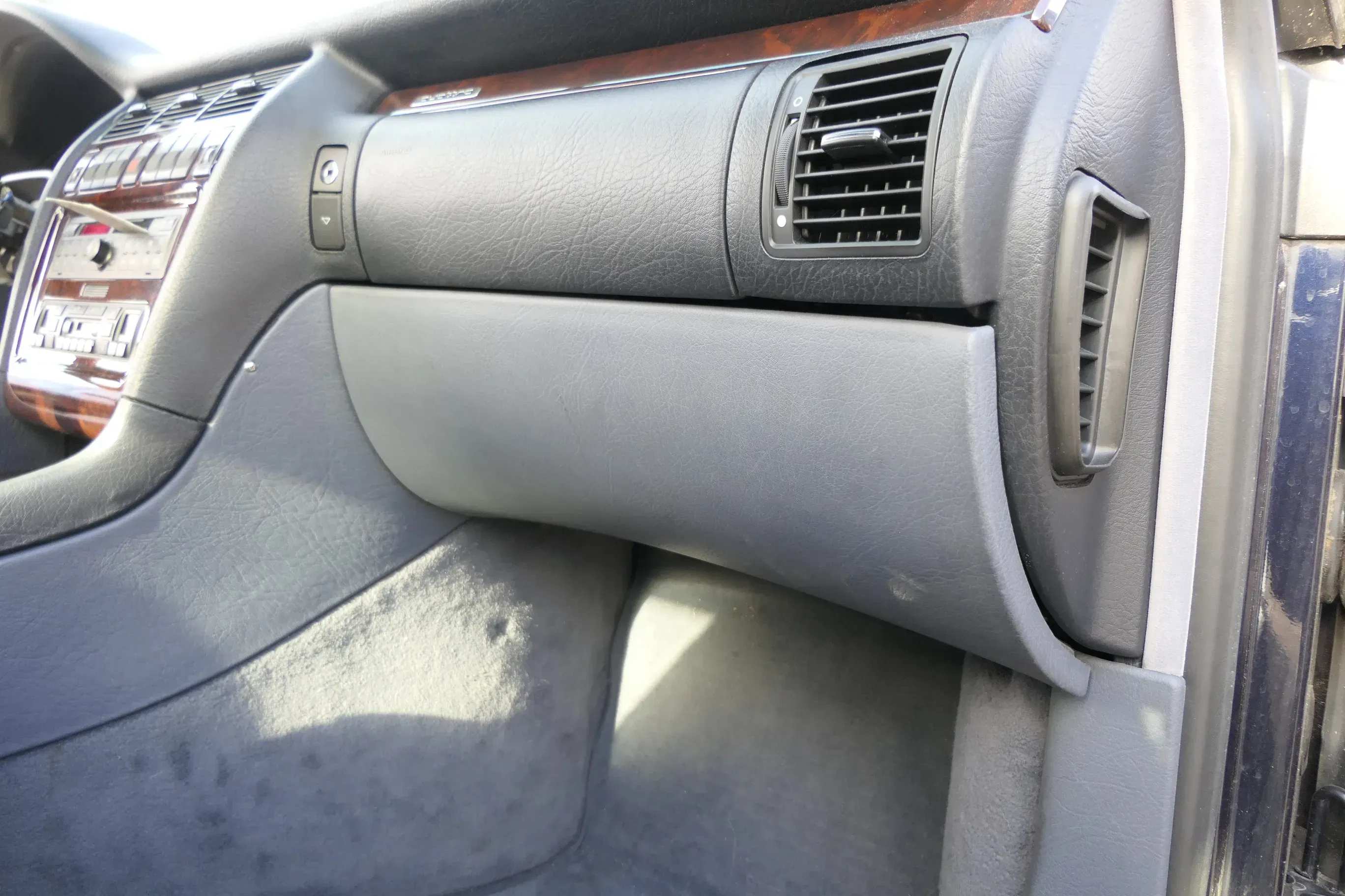 Audi A8 4D Handschuhfach 4D1857095H H99 aquablau - Bild 1