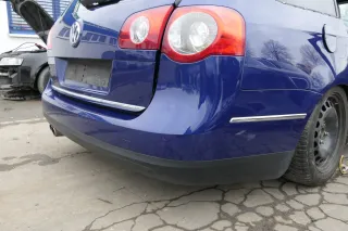 VW Passat 3C Kombi Stoßstange hinten Heckstoßstange Stoßfänger blau LC5E PDC - Bild 4