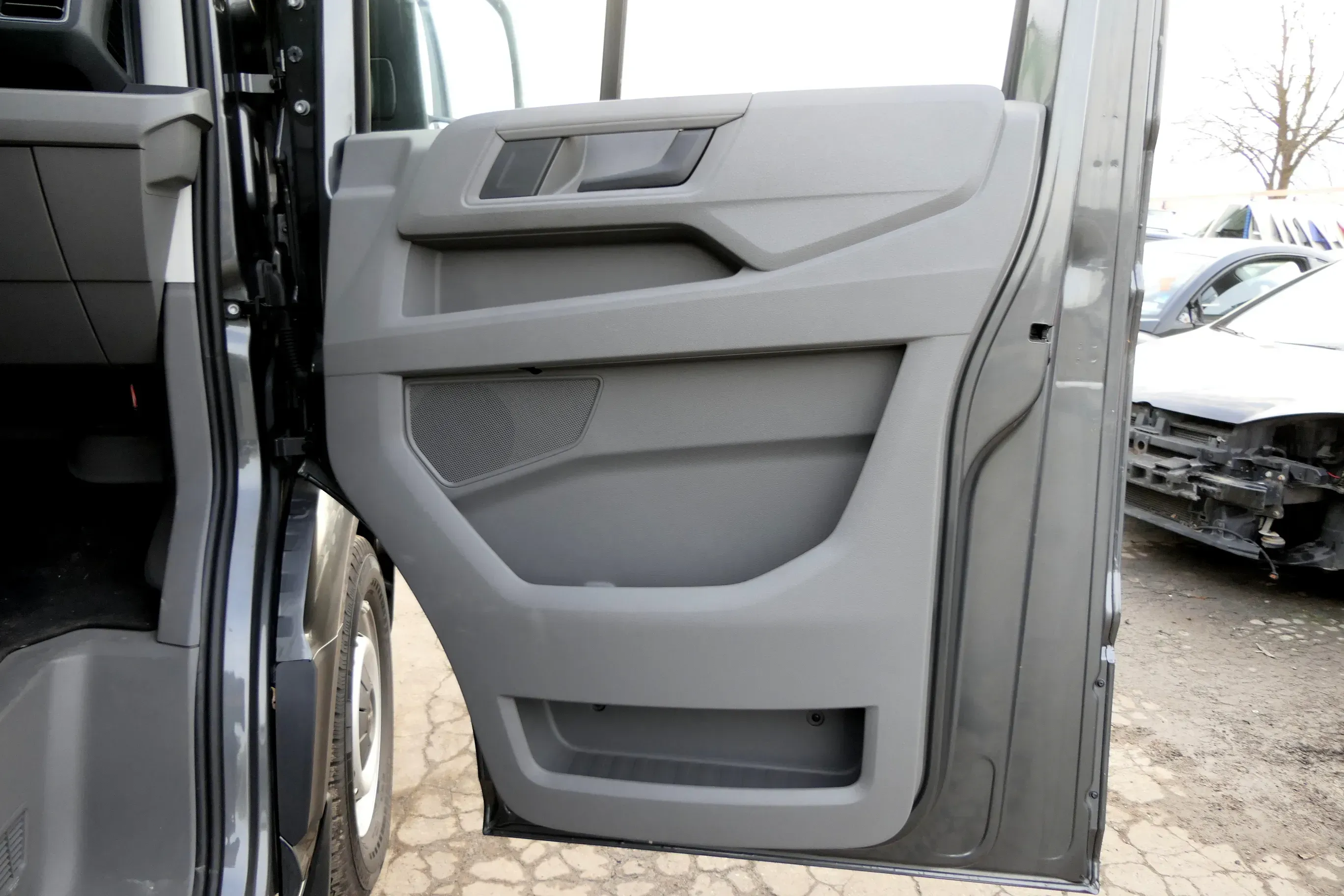 VW Crafter 7C MAN TGE Türverkleidung Verkleidung Tür vorne rechts grau - Bild 1