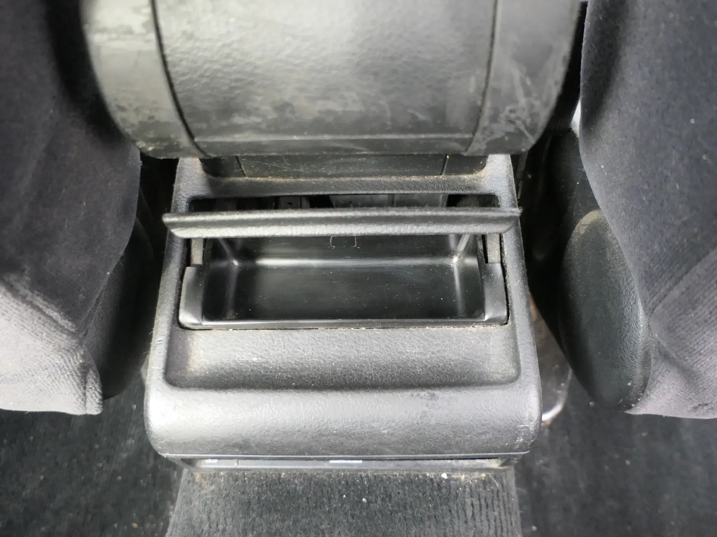 VW Passat 3BG Aschenbecher hinten anthrazit dunkel schwarz Ascher - Bild 1