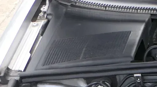 Audi A4 8E B6 Abdeckung Wasserkasten Wasserabweiser Abdeckung Pollenfilter Filte - Bild 1