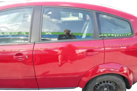 Audi A2 8Z Tür hinten links rot LY3C -mit Rahmen + Scheibe