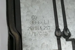 VW T3 Lampenträger Rücklicht hinten links Rückleuchte Heckleuchte 251945257 - Bild 4