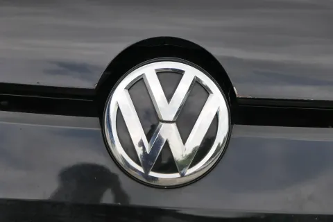 VW Up 1S NUR Logo Emblem im Kühlergrill Grill Chrom 1S6853601B vorne