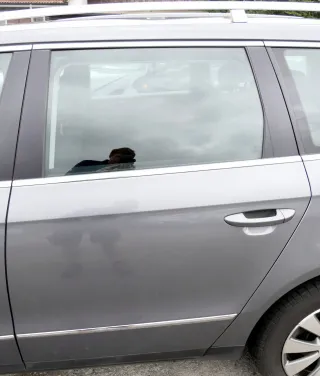 VW Passat 3C Kombi Variant Tür hinten links grau LA7T - OHNE Anbauteile - Bild 1
