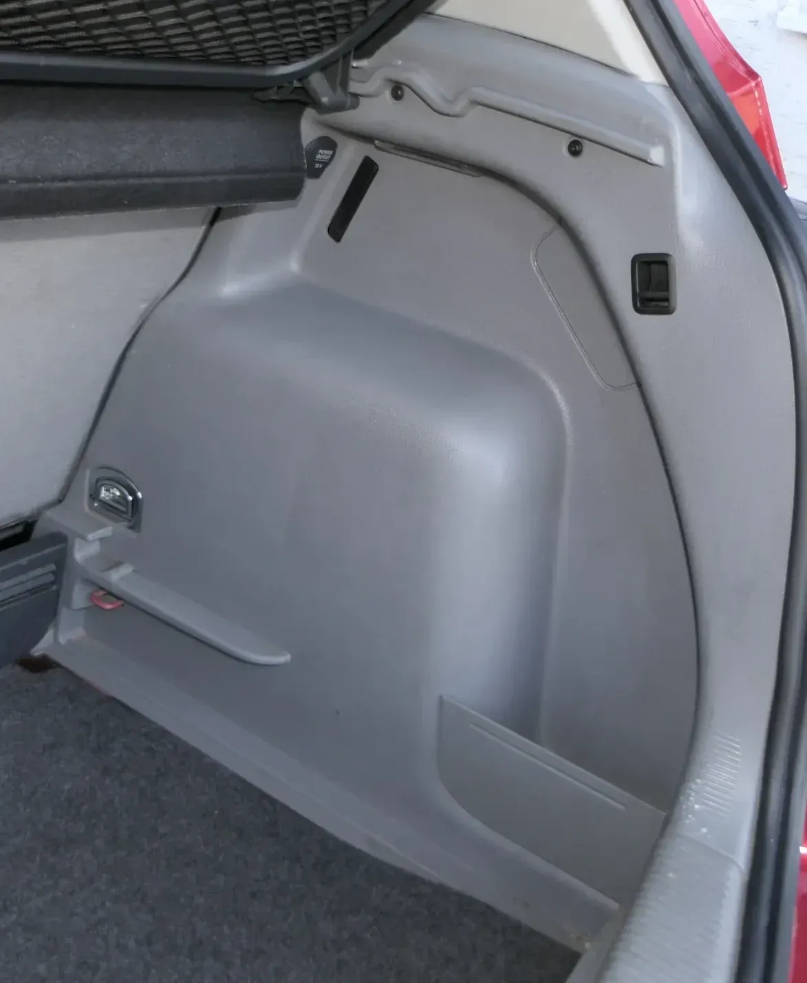 VW Golf Plus 5M Abdeckung Verkleidung Kofferraum hinten rechts 5M0867427L grau - Bild 1